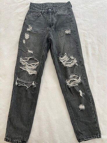 H&M Gri Yırtık Jean ve Kot Şort