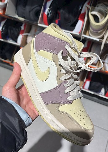 Nike Bej Pastel Renkli Bağcıklı Kadın jordan