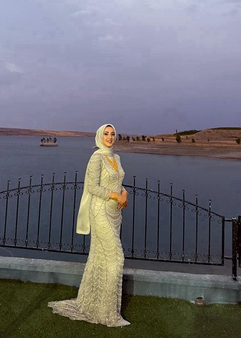 Uzun Kollu Drapeli Beyaz Tesettür Abiye