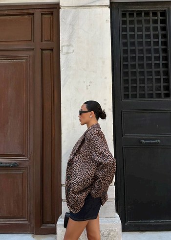 Leopar Desenli Kısa Deri Kadın Blazer - Görsel 2