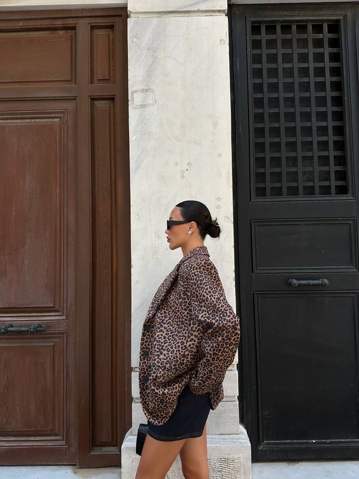 Leopar Desenli Kısa Deri Kadın Blazer - Görsel 2