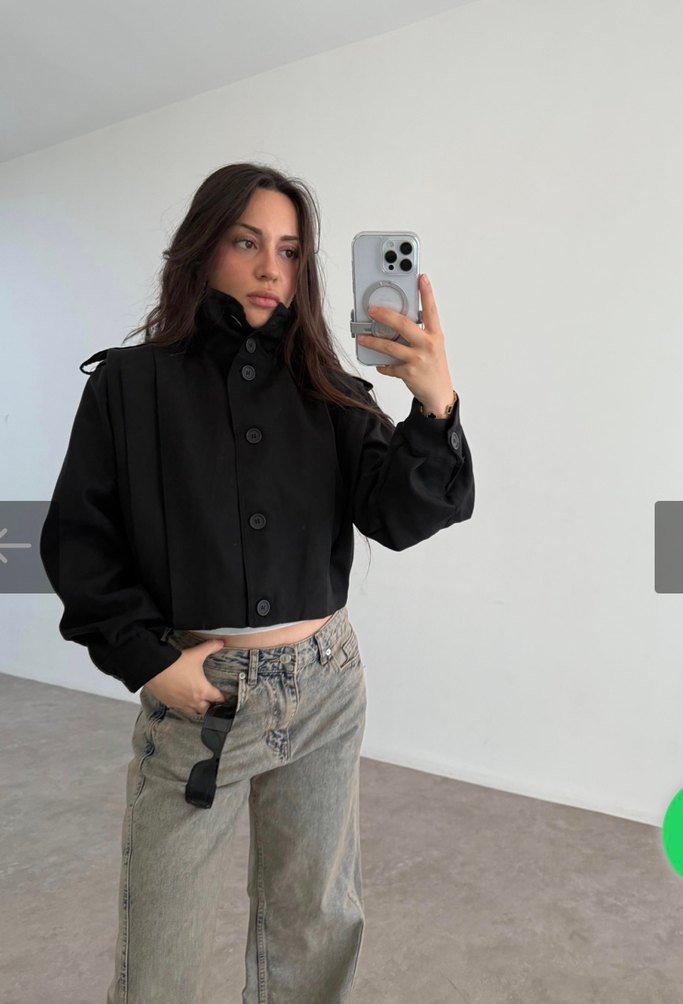 Siyah Düğmeli Kısa bomber ceket S M L bedeni vardır - Görsel 2