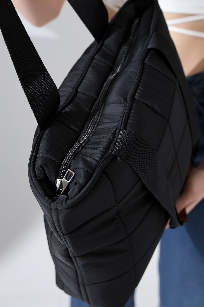 Kapitone fermuarlı omuz çantası - Görsel 3