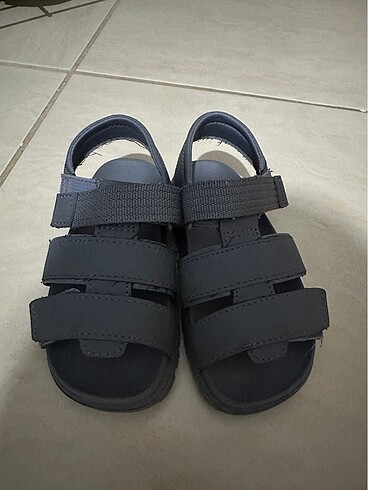 24 Beden Zara Erkek Çocuk Sandalet