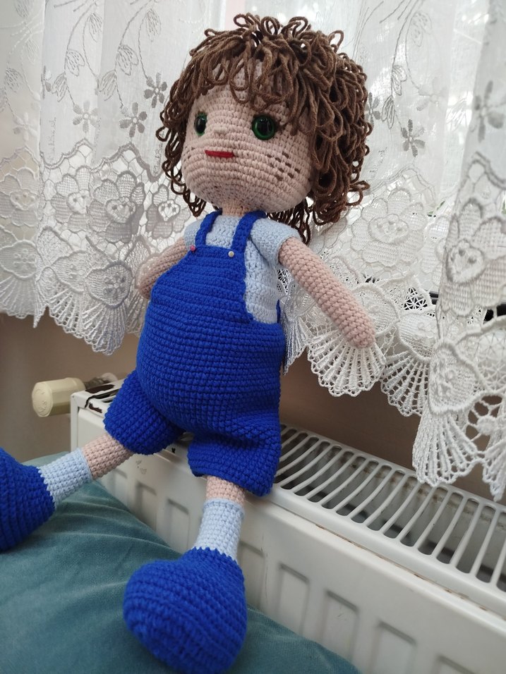 Mavi Tulumlu Örgü Bebek - Görsel 4