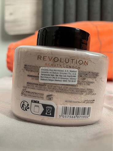 Revolution Revolution Baking Pudra