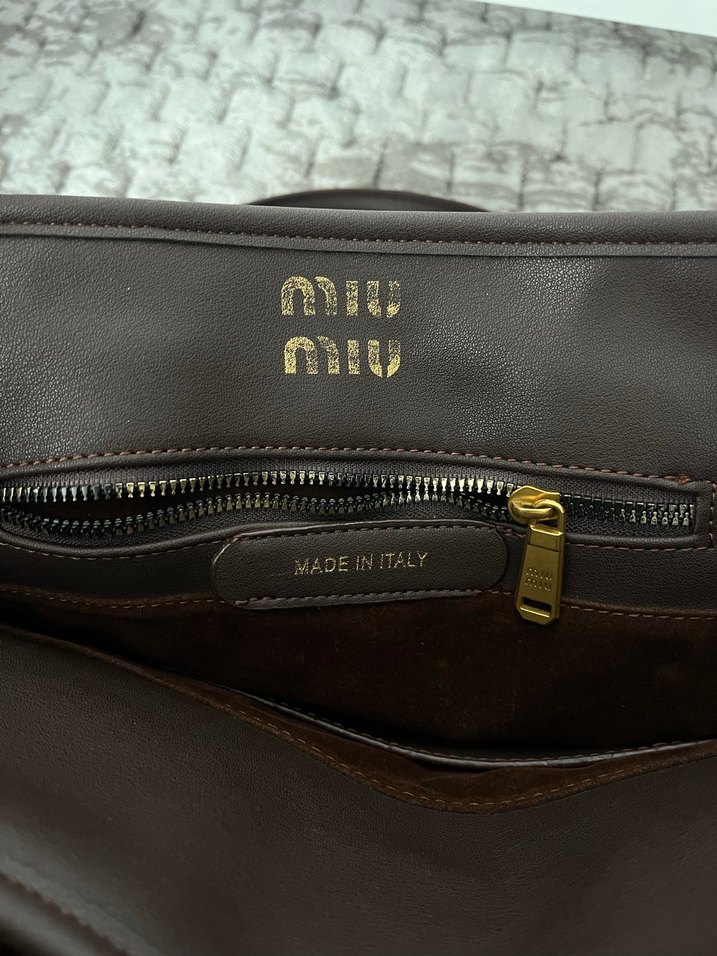 Miu Miu deri çanta toz torbalı - Görsel 5