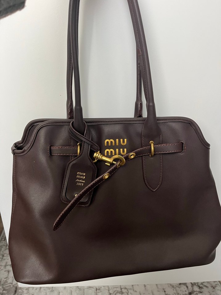 Miu Miu deri çanta toz torbalı - Görsel 2