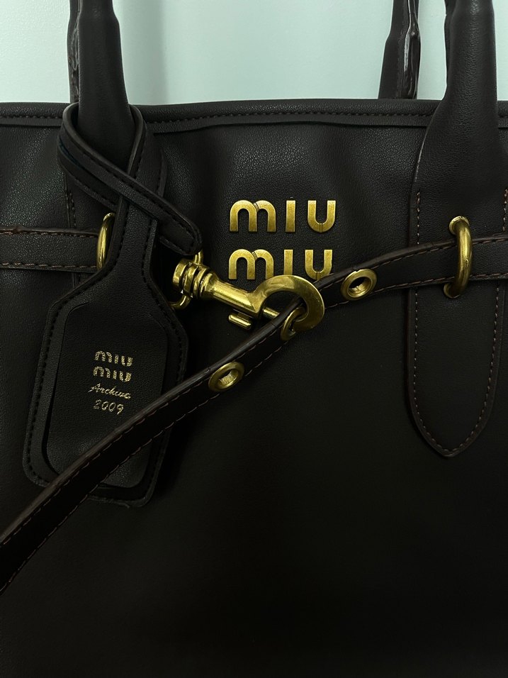 Miu Miu deri çanta toz torbalı - Görsel 3