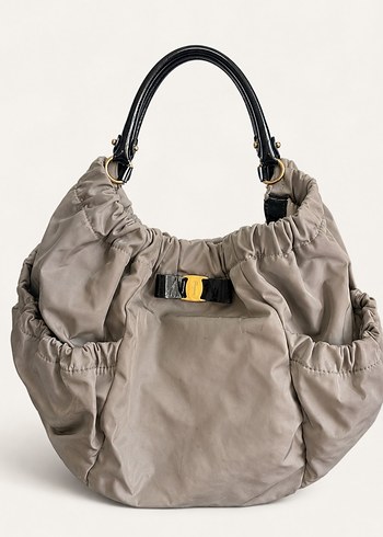 Salvatore Ferragamo Orijinal Salvatore Ferragamo Vara Fiyonk Detayli Buyuk Canta