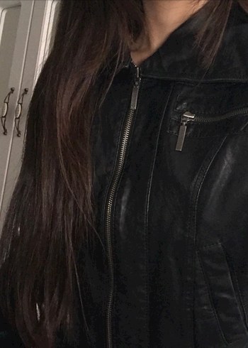 Bershka siyah deri ceket - Görsel 2