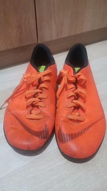 38,5 Beden turuncu Renk Orijinal nike krampon