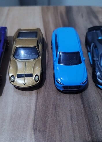  Gençler 23 tane 6 tanesi matchbox diğerleri hot wheels dır 