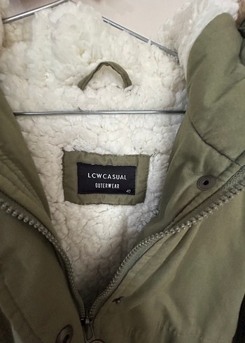 40 Beden Peluş Detaylı Haki Kamuflaj Kadın Mont