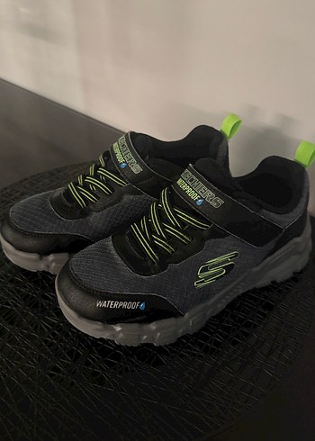 Siyah renk yeşil bağcıklı  Erkek Çocuk Spor Ayakkabı - Görsel 3