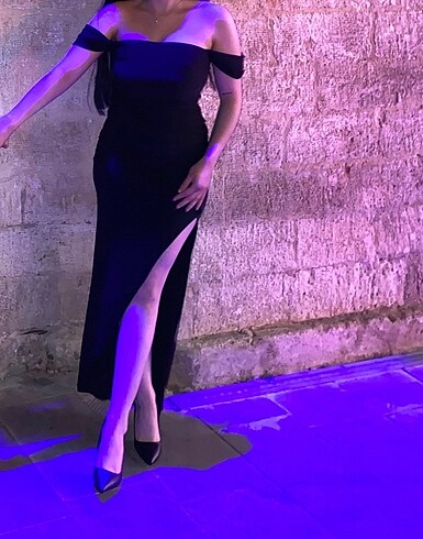 Yandan yırtmaçlı uzun abiye