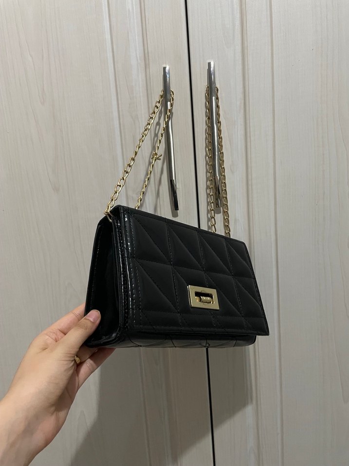 Zincir Detaylı Siyah Deri Kadın Çanta - Görsel 2