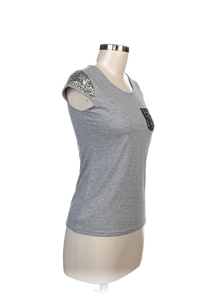 LC Waikiki T-shirt %70 İndirimli. - Görsel 2