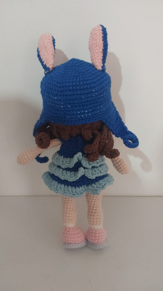 Mavi Örgü Bebek ve Tavşan Şapkalı Oyuncak. Amigurumi bebek. - Görsel 3