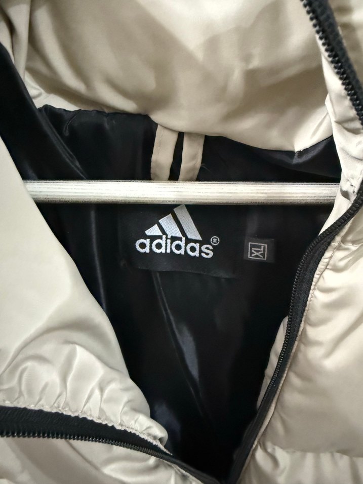 Adidas Bej Kapüşonlu Şişme Mont — görsel 5/5