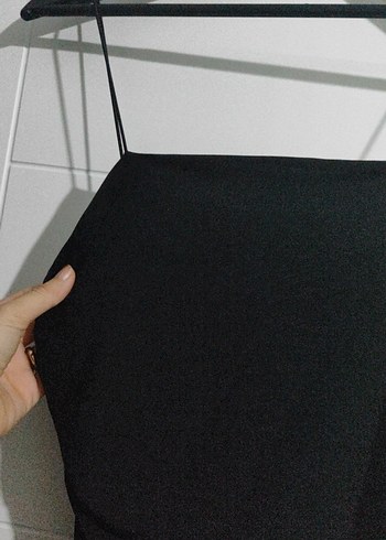 36 Beden Uzun Siyah Drapeli İnce Askılı Elbise