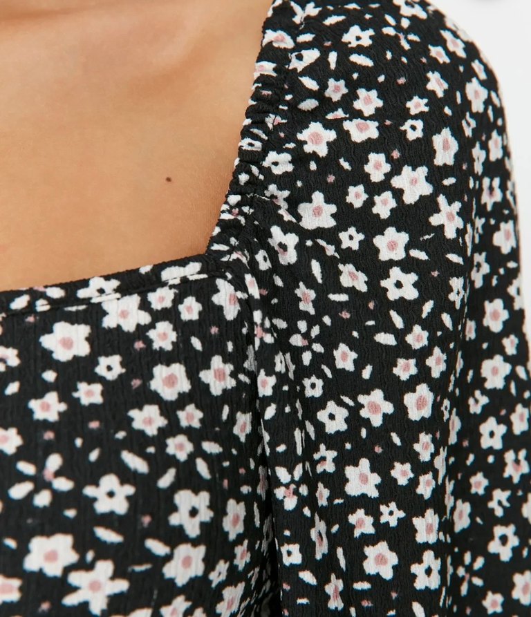 Vücuda Oturan Kare Yaka Bürümcük Bluz - Görsel 2