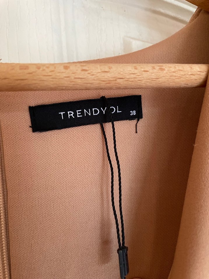 V Yaka Balon Kol Elbise - Görsel 4