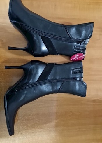 Siyah Stiletto Topuklu Fermuarlı Gotik Kadın Çizme