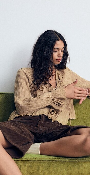 Zara yaprak fırfırlı kadın bluz