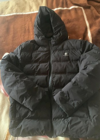 Siyah Kapüşonlu kışlık mont