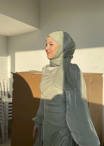 m Beden yeşil Renk Beyaz İpek Görünümlü Drapeli Kadın Elbise