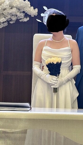 Beyaz Volanlı Yırtmaçlı Saten Midi Nikah elbisesi