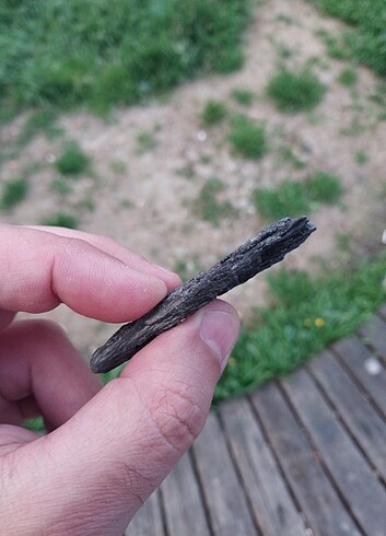Diğer Siyah Kyanit Raw Doğal Taş