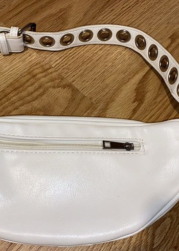 Bershka Beyaz Deri Bel Çantası