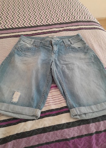 Gevşek Kesim Gri Batik Desenli Kot Şort