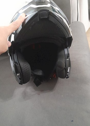 Parlak Siyah Baskılı Motosiklet Kaskı - Görsel 3