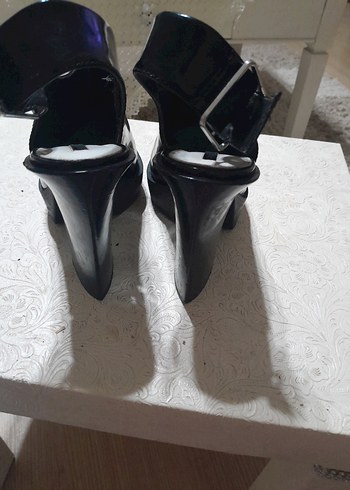 39 Beden Siyah Rugan Tokalı kalin Topuklu Kadın Ayakkabı