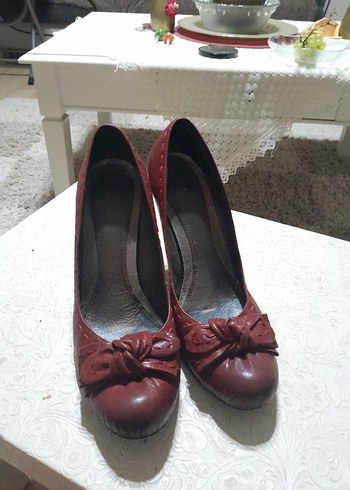 Kadın Bordo Deri Topuklu Klasik Ayakkabı