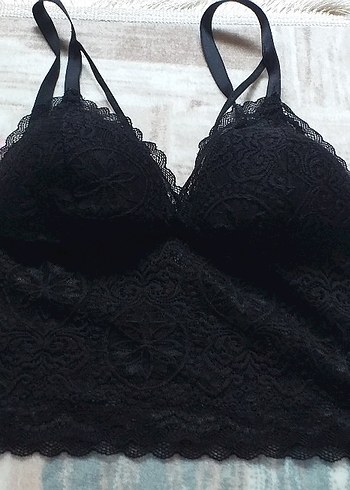 Pembe Saten Mini Şort ve Siyah Dantel Üst - Görsel 4