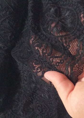 Pembe Saten Mini Şort ve Siyah Dantel Üst - Görsel 2