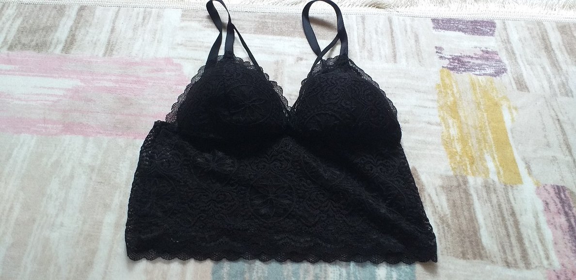 Pembe Saten Mini Şort ve Siyah Dantel Üst - Görsel 4