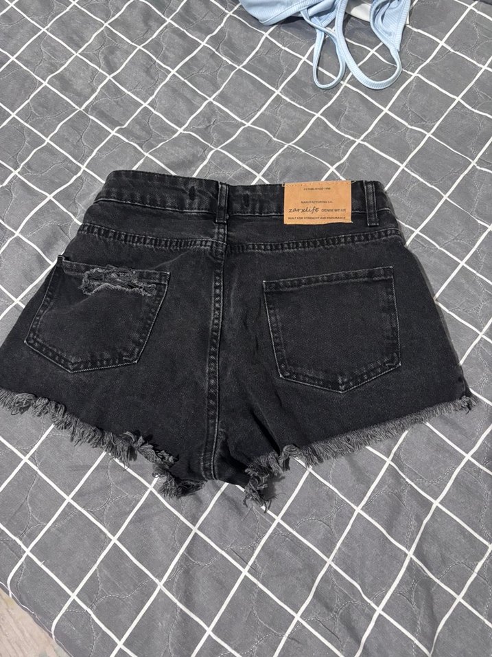 Siyah Yırtık Rock Punk Kadın Jean Şort - Görsel 2