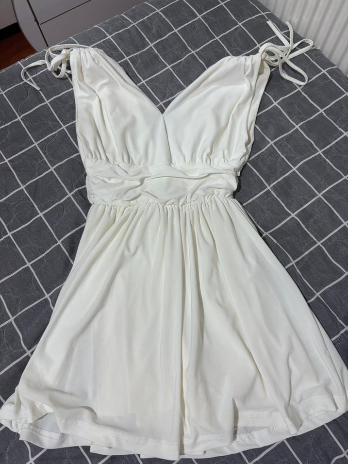 Beyaz V Yaka Drapeli Midi Elbise - Görsel 3