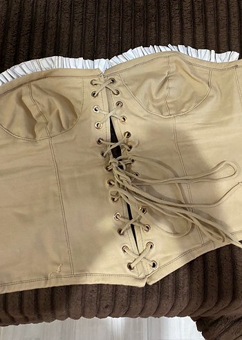 Bej Deri Straplez Fırfırlı Büstiyer - Görsel 2