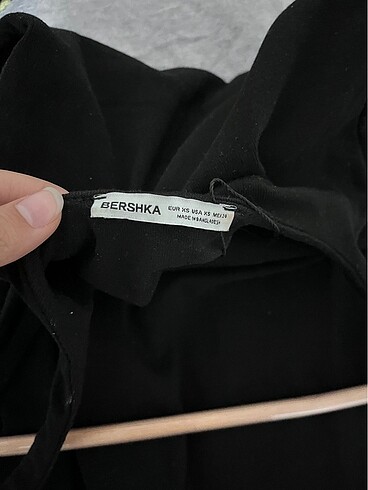 xs Beden siyah Renk BERSHKA ETİKETLİ SİYAH ELBİSE