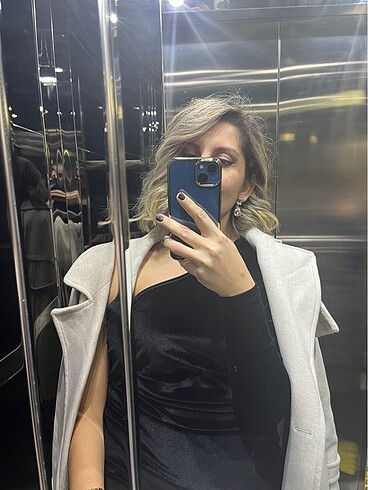m Beden siyah Renk Siyah kadife tek kol elbise SATILDI