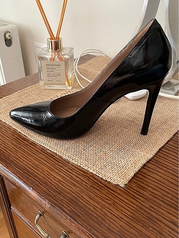 Divarese Rugan deri Stiletto