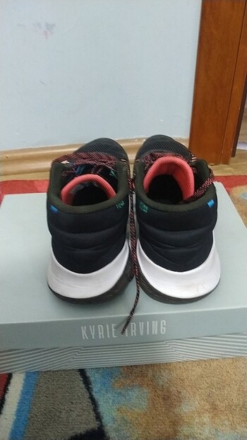 44 Beden siyah Renk Kyrie flytrap 5