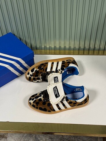 Leopar Adidas samba