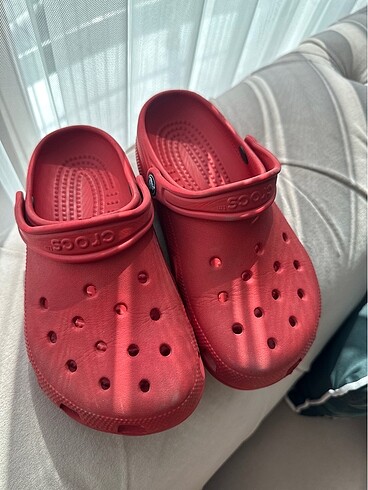 35 Beden kırmızı Renk Crocs orijinal